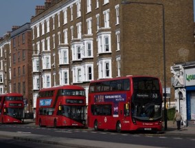 一位住在英国的澳大利亚人分享了英国的一个传统，她说这实际上是“地狱”。